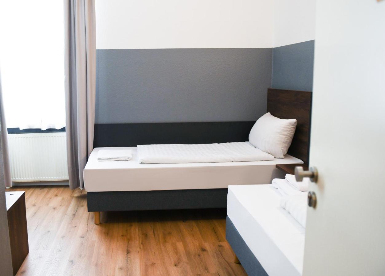 Hotel Apadana Frankfurt Франкфурт-на-Майні Екстер'єр фото