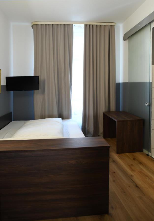 Hotel Apadana Frankfurt Франкфурт-на-Майні Екстер'єр фото