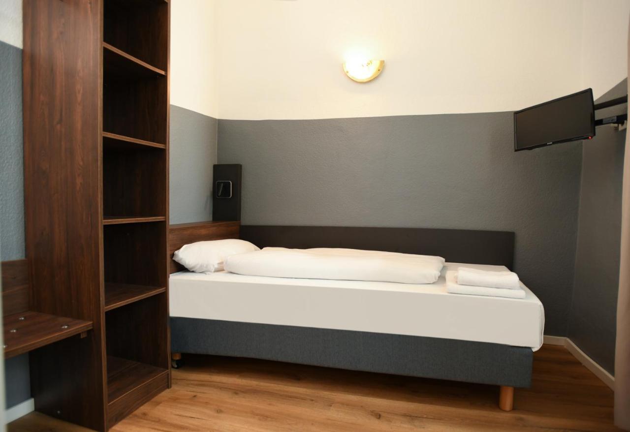 Hotel Apadana Frankfurt Франкфурт-на-Майні Екстер'єр фото