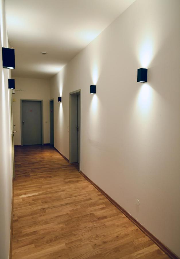 Hotel Apadana Frankfurt Франкфурт-на-Майні Екстер'єр фото