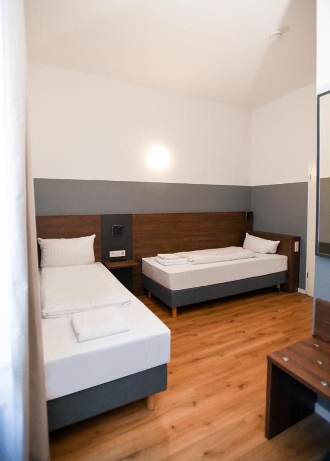 Hotel Apadana Frankfurt Франкфурт-на-Майні Екстер'єр фото