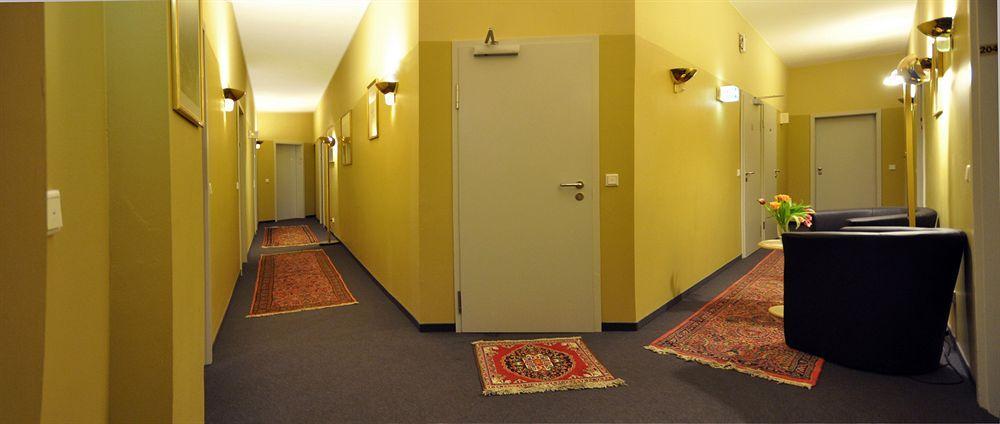 Hotel Apadana Frankfurt Франкфурт-на-Майні Екстер'єр фото